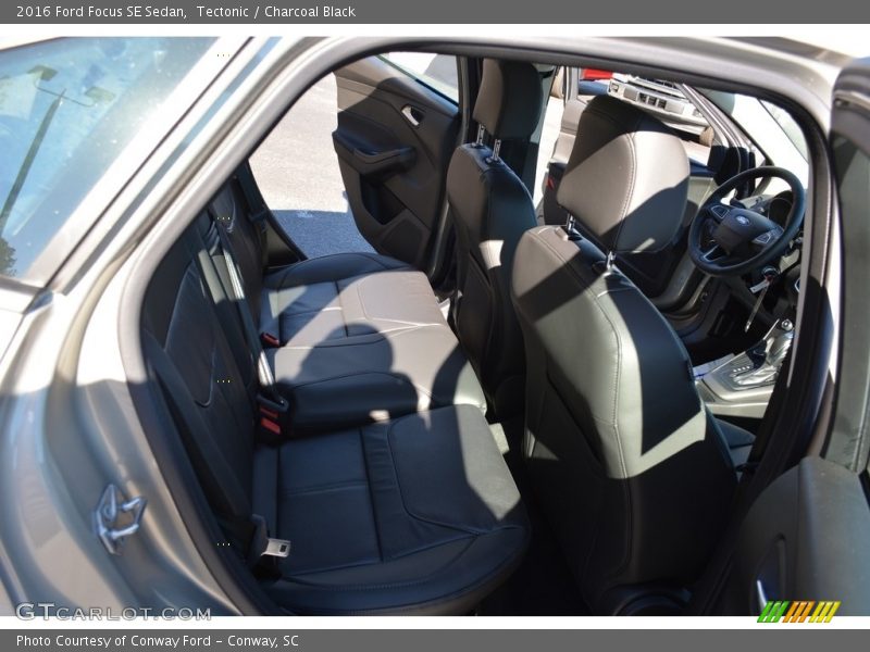 Tectonic / Charcoal Black 2016 Ford Focus SE Sedan