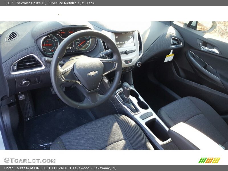 Silver Ice Metallic / Jet Black 2017 Chevrolet Cruze LS