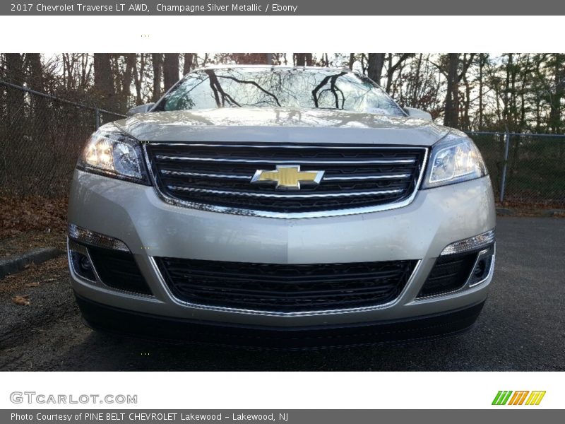 Champagne Silver Metallic / Ebony 2017 Chevrolet Traverse LT AWD