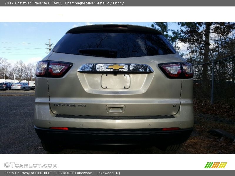 Champagne Silver Metallic / Ebony 2017 Chevrolet Traverse LT AWD