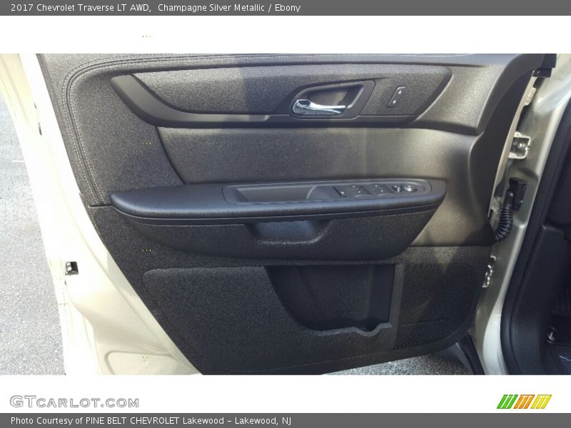 Champagne Silver Metallic / Ebony 2017 Chevrolet Traverse LT AWD