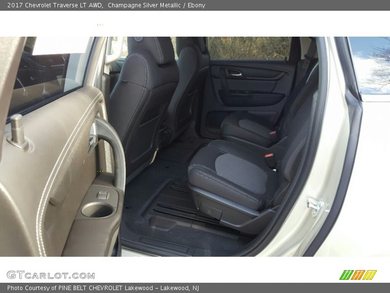 Champagne Silver Metallic / Ebony 2017 Chevrolet Traverse LT AWD
