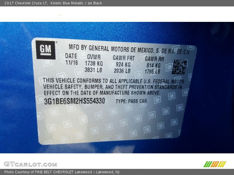Kinetic Blue Metallic / Jet Black 2017 Chevrolet Cruze LT