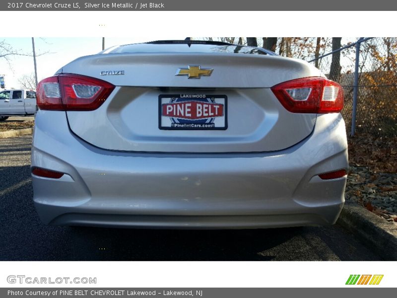 Silver Ice Metallic / Jet Black 2017 Chevrolet Cruze LS