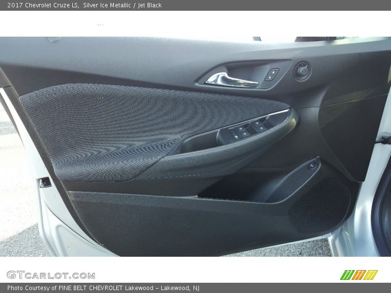 Silver Ice Metallic / Jet Black 2017 Chevrolet Cruze LS
