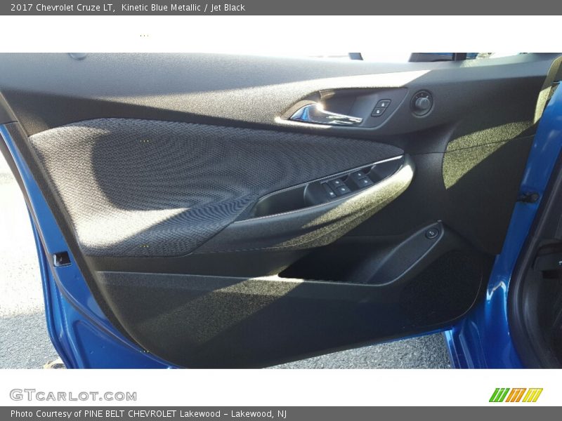 Kinetic Blue Metallic / Jet Black 2017 Chevrolet Cruze LT