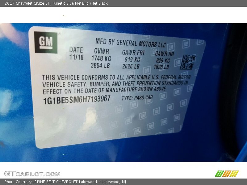 Kinetic Blue Metallic / Jet Black 2017 Chevrolet Cruze LT