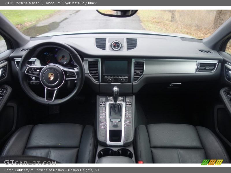 Dashboard of 2016 Macan S