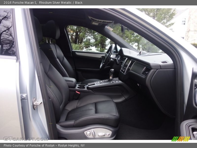 Front Seat of 2016 Macan S