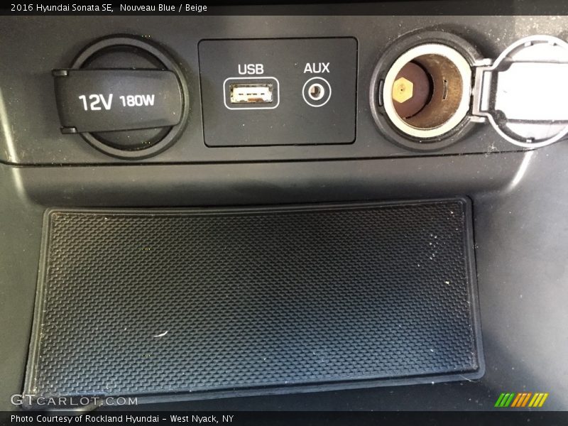 Nouveau Blue / Beige 2016 Hyundai Sonata SE