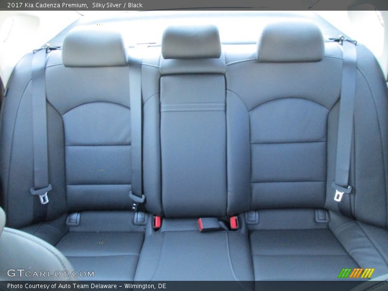 Silky Silver / Black 2017 Kia Cadenza Premium