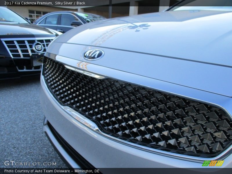 Silky Silver / Black 2017 Kia Cadenza Premium