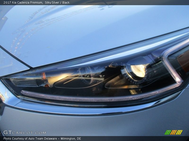 Silky Silver / Black 2017 Kia Cadenza Premium