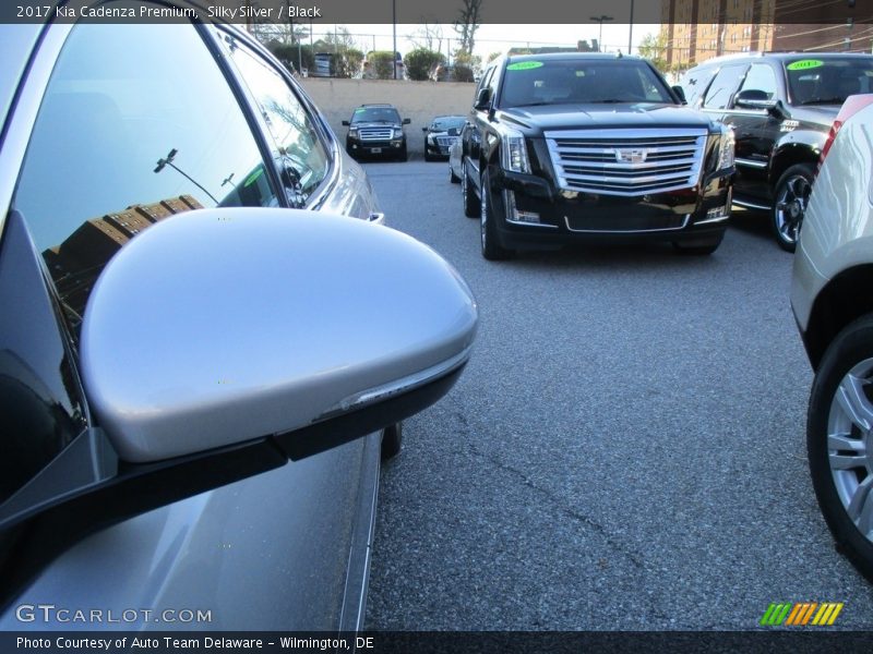 Silky Silver / Black 2017 Kia Cadenza Premium