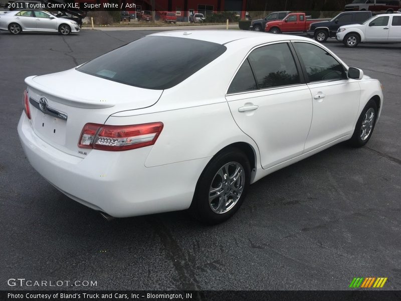 Super White / Ash 2011 Toyota Camry XLE