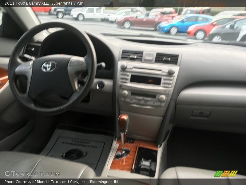 Super White / Ash 2011 Toyota Camry XLE