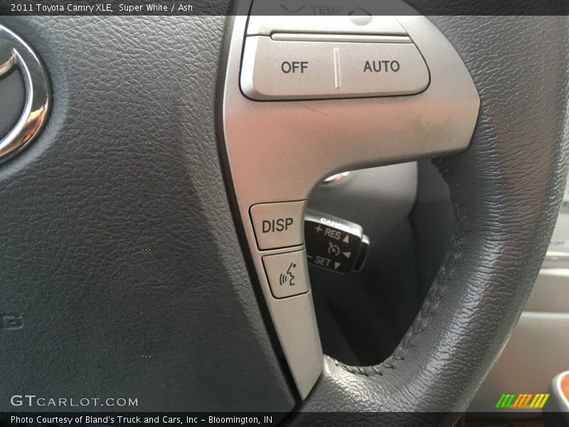 Super White / Ash 2011 Toyota Camry XLE