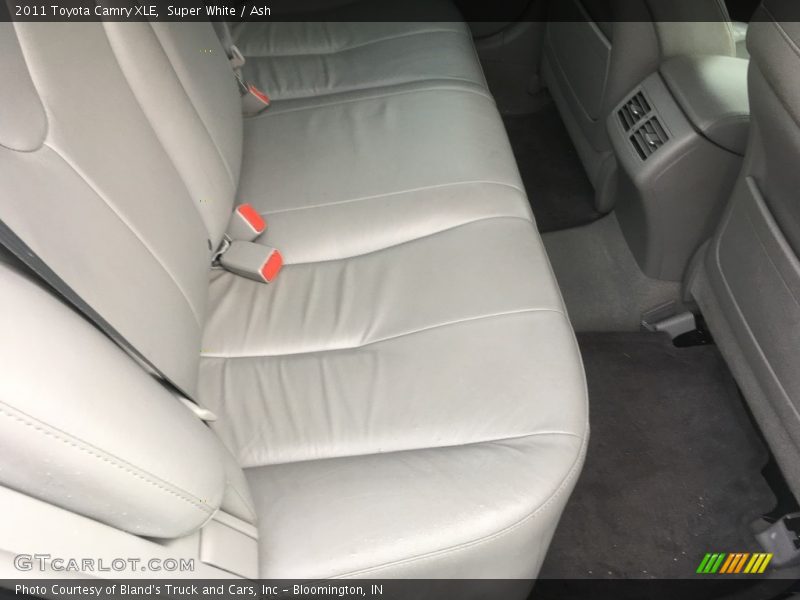 Super White / Ash 2011 Toyota Camry XLE