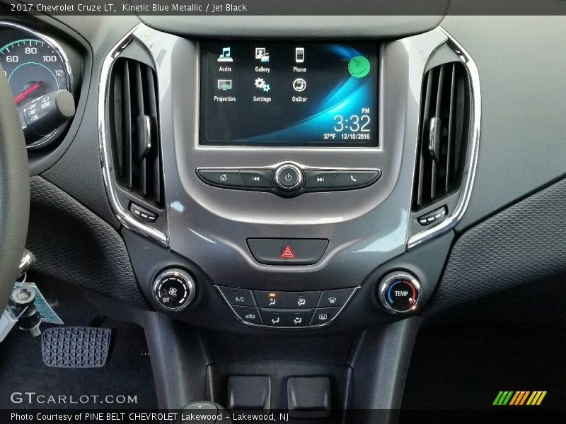 Kinetic Blue Metallic / Jet Black 2017 Chevrolet Cruze LT