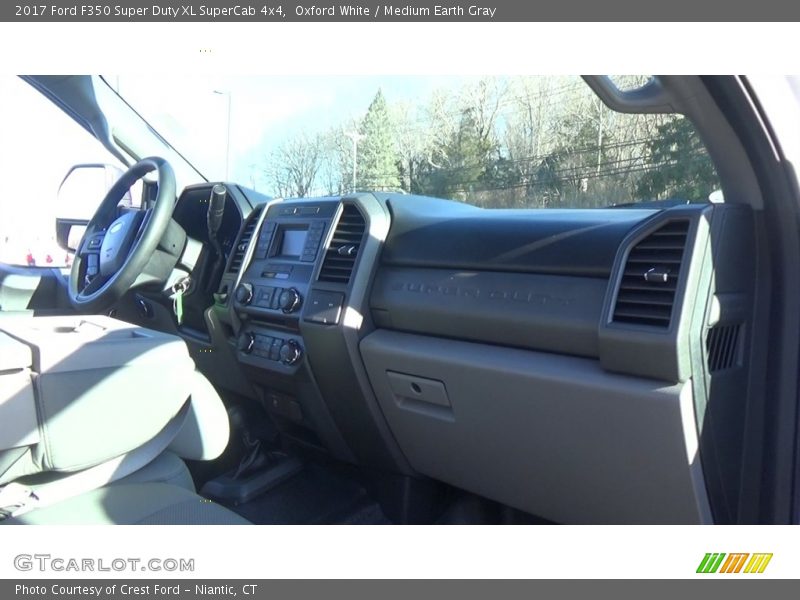 Oxford White / Medium Earth Gray 2017 Ford F350 Super Duty XL SuperCab 4x4