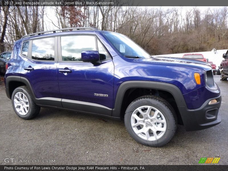 Front 3/4 View of 2017 Renegade Latitude 4x4