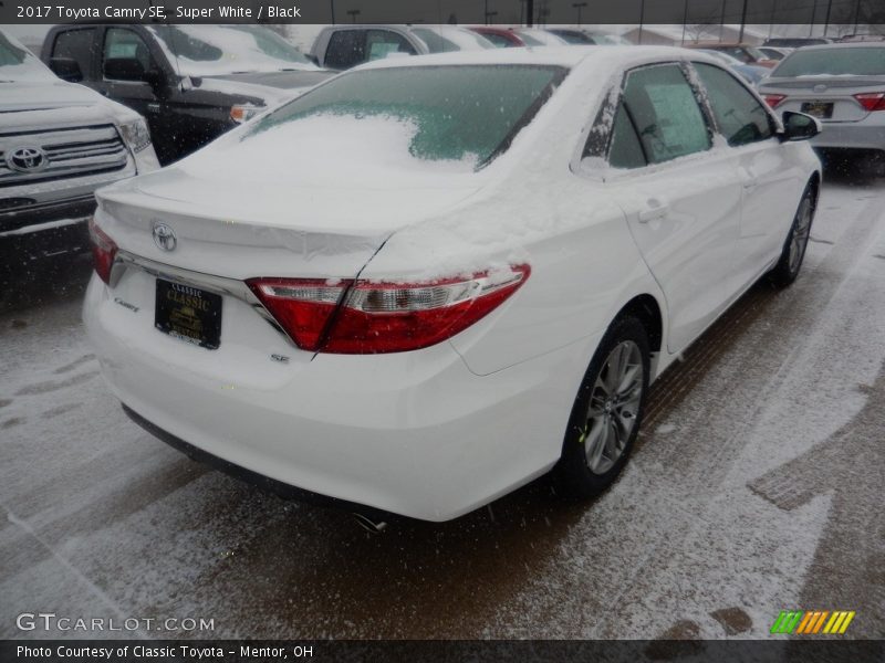 Super White / Black 2017 Toyota Camry SE