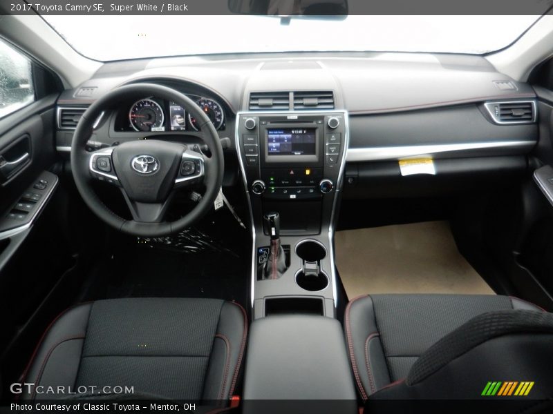 Super White / Black 2017 Toyota Camry SE