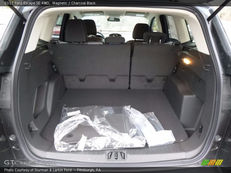 Magnetic / Charcoal Black 2017 Ford Escape SE 4WD