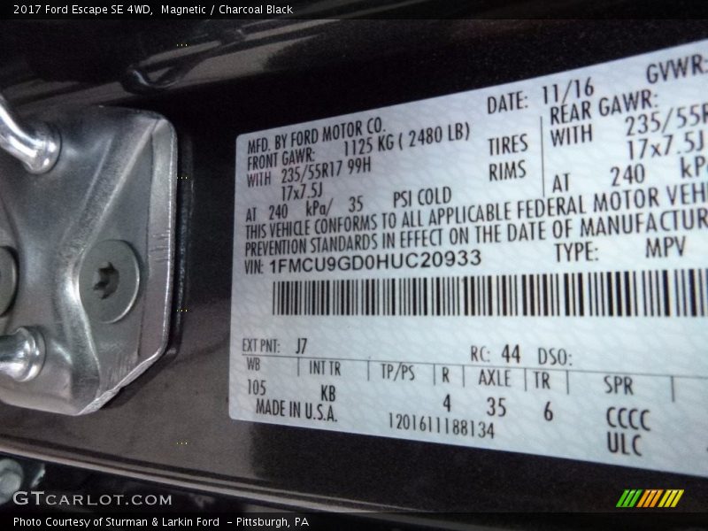 Magnetic / Charcoal Black 2017 Ford Escape SE 4WD