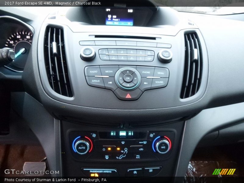 Magnetic / Charcoal Black 2017 Ford Escape SE 4WD