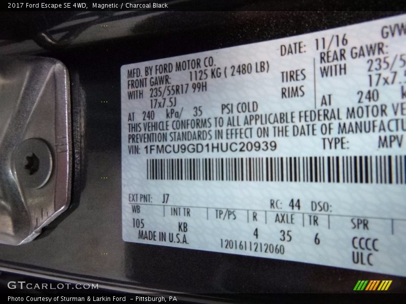 Magnetic / Charcoal Black 2017 Ford Escape SE 4WD