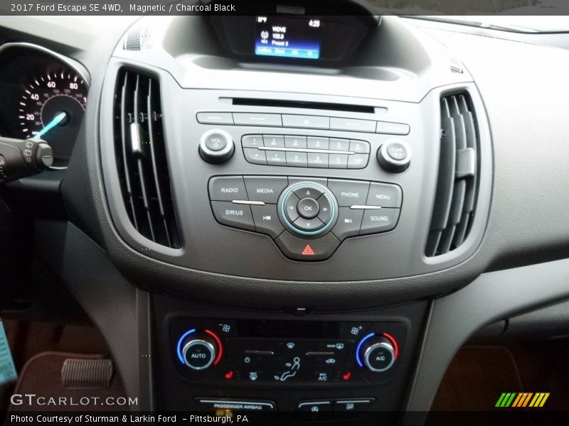 Magnetic / Charcoal Black 2017 Ford Escape SE 4WD