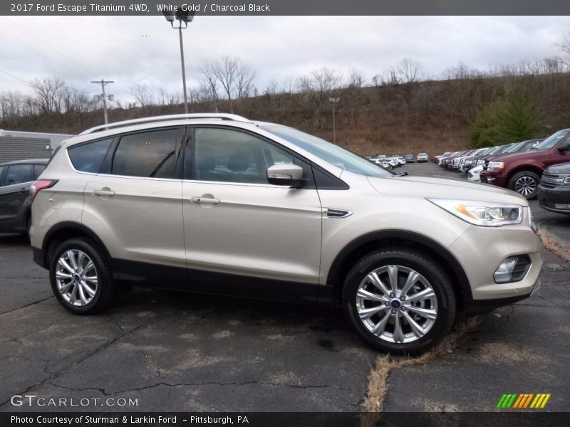 Front 3/4 View of 2017 Escape Titanium 4WD