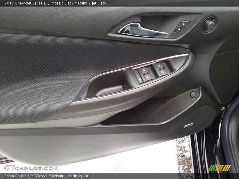 Mosaic Black Metallic / Jet Black 2017 Chevrolet Cruze LT