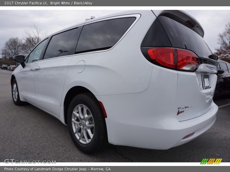 Bright White / Black/Alloy 2017 Chrysler Pacifica LX