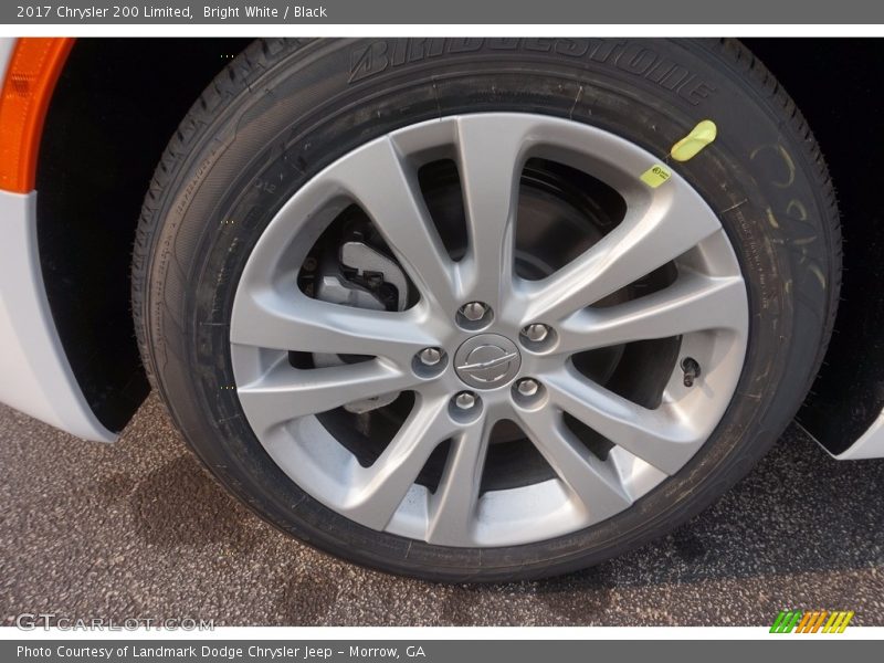 Bright White / Black 2017 Chrysler 200 Limited