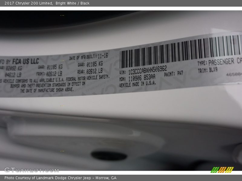 Bright White / Black 2017 Chrysler 200 Limited