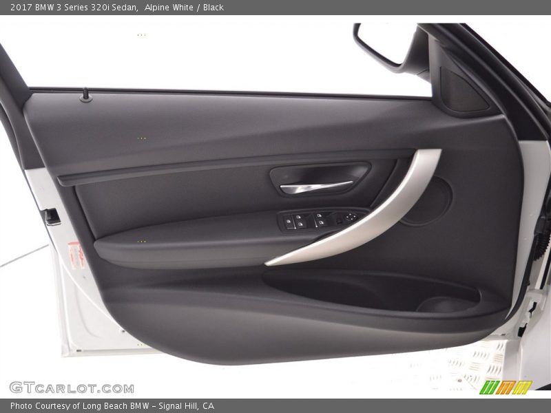 Alpine White / Black 2017 BMW 3 Series 320i Sedan