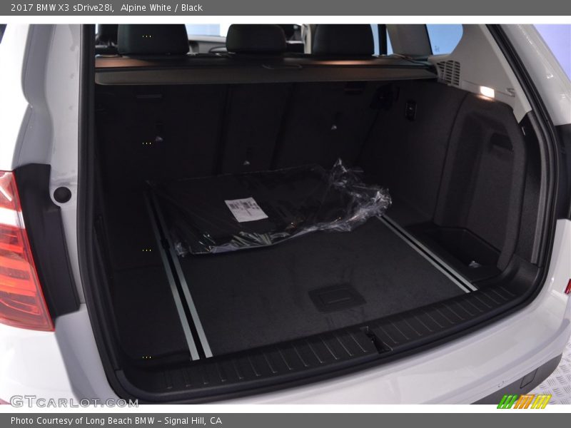 Alpine White / Black 2017 BMW X3 sDrive28i