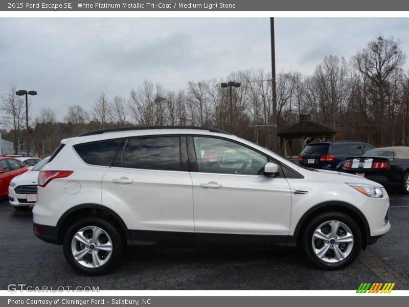 White Platinum Metallic Tri-Coat / Medium Light Stone 2015 Ford Escape SE