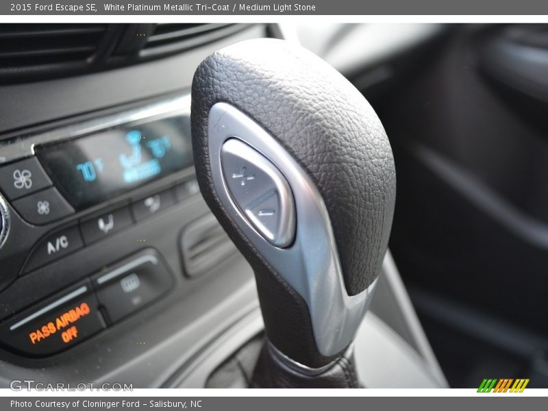 White Platinum Metallic Tri-Coat / Medium Light Stone 2015 Ford Escape SE