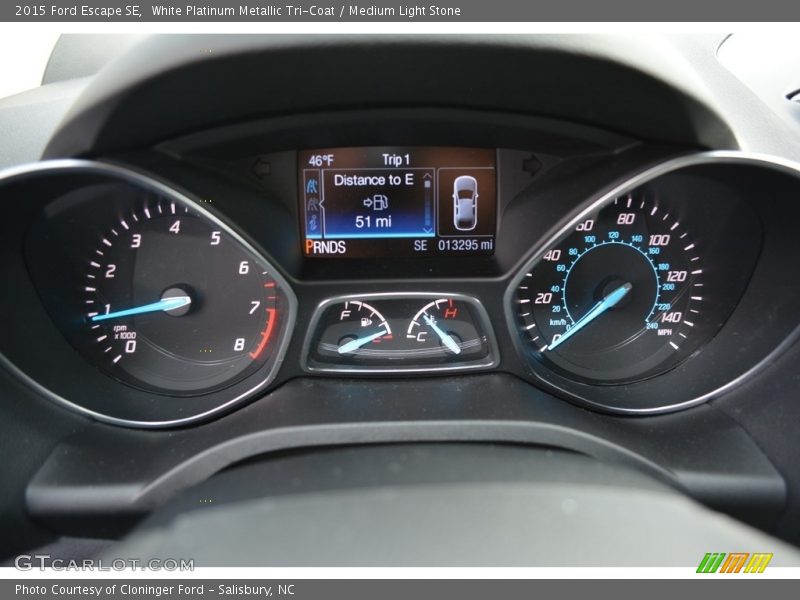 White Platinum Metallic Tri-Coat / Medium Light Stone 2015 Ford Escape SE