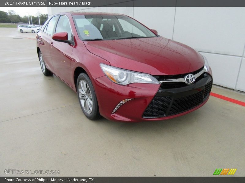 Ruby Flare Pearl / Black 2017 Toyota Camry SE