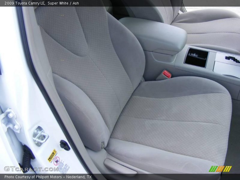 Super White / Ash 2009 Toyota Camry LE