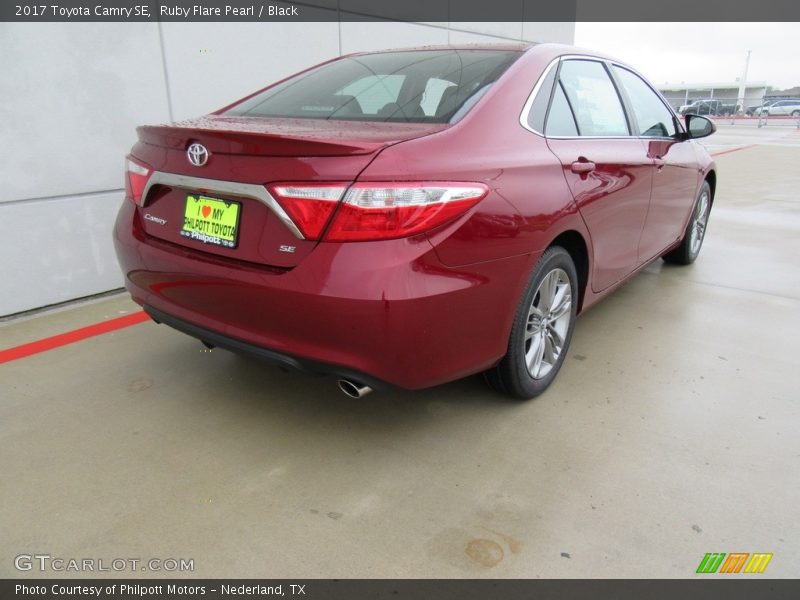 Ruby Flare Pearl / Black 2017 Toyota Camry SE