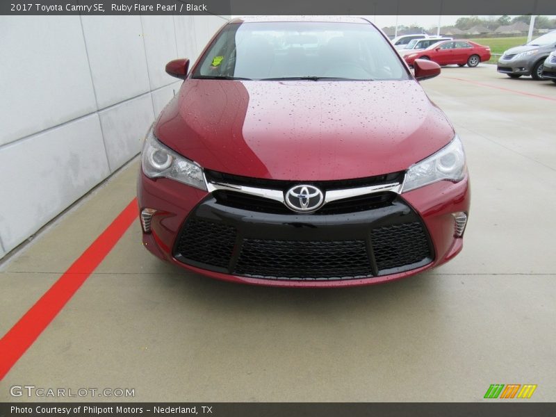 Ruby Flare Pearl / Black 2017 Toyota Camry SE