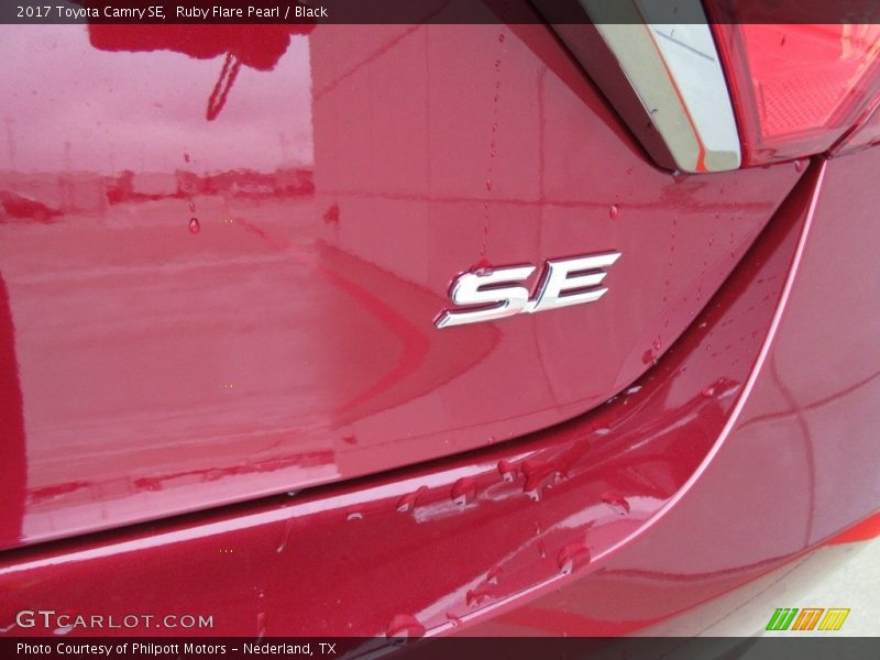 Ruby Flare Pearl / Black 2017 Toyota Camry SE