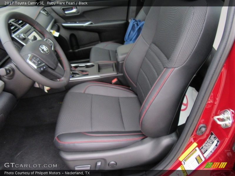 Ruby Flare Pearl / Black 2017 Toyota Camry SE
