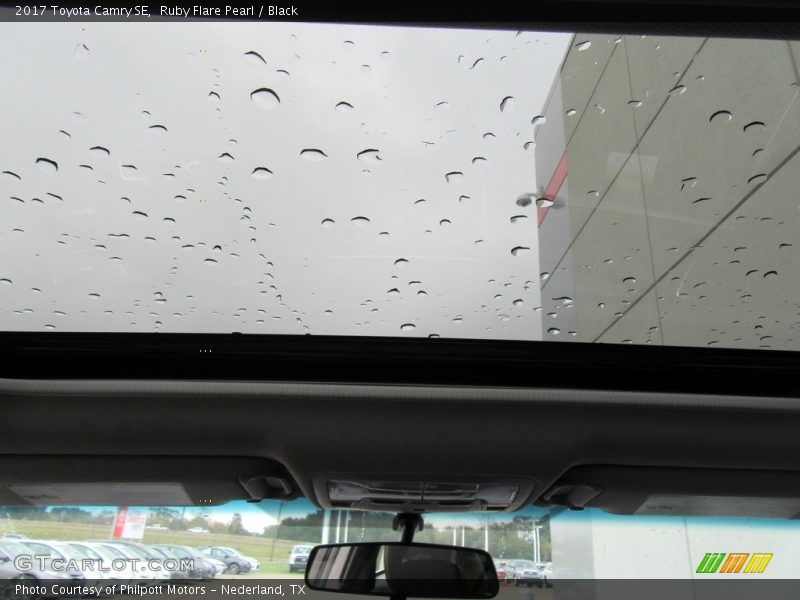 Ruby Flare Pearl / Black 2017 Toyota Camry SE