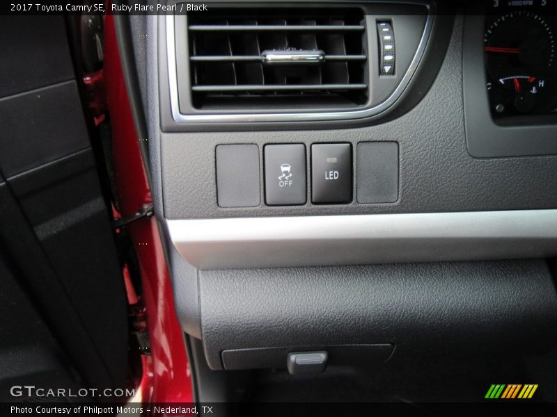 Ruby Flare Pearl / Black 2017 Toyota Camry SE